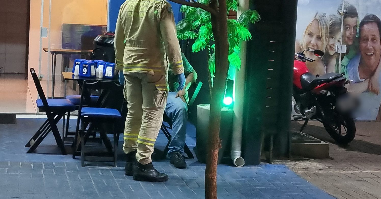 Motociclista fica ferido ao sofrer queda no Bairro Guarujá