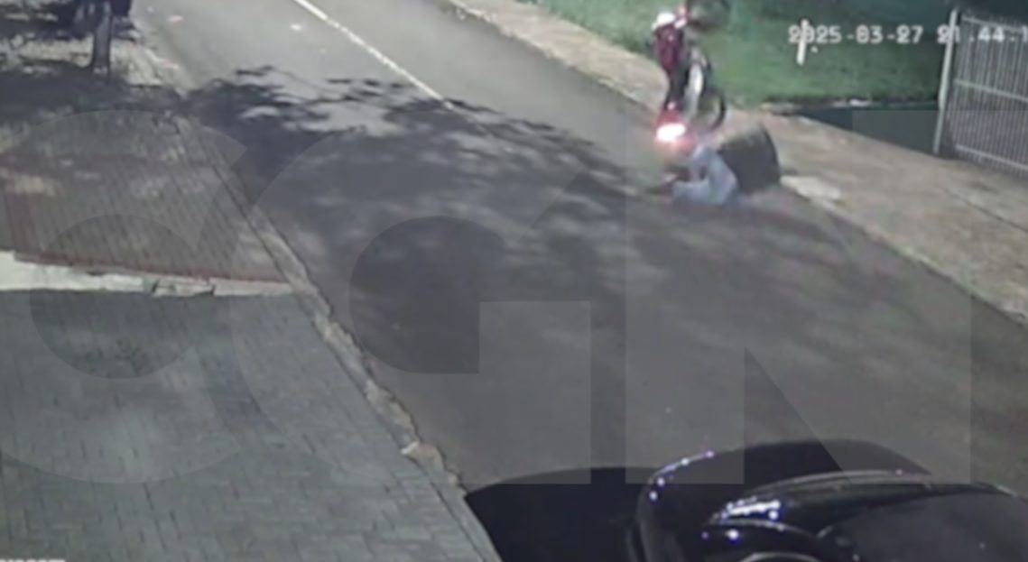 Chamou no grau! vídeo mostra queda de motociclista no Bairro Guarujá