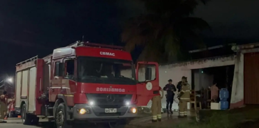 Homem incendeia a própria casa durante surto psicótico