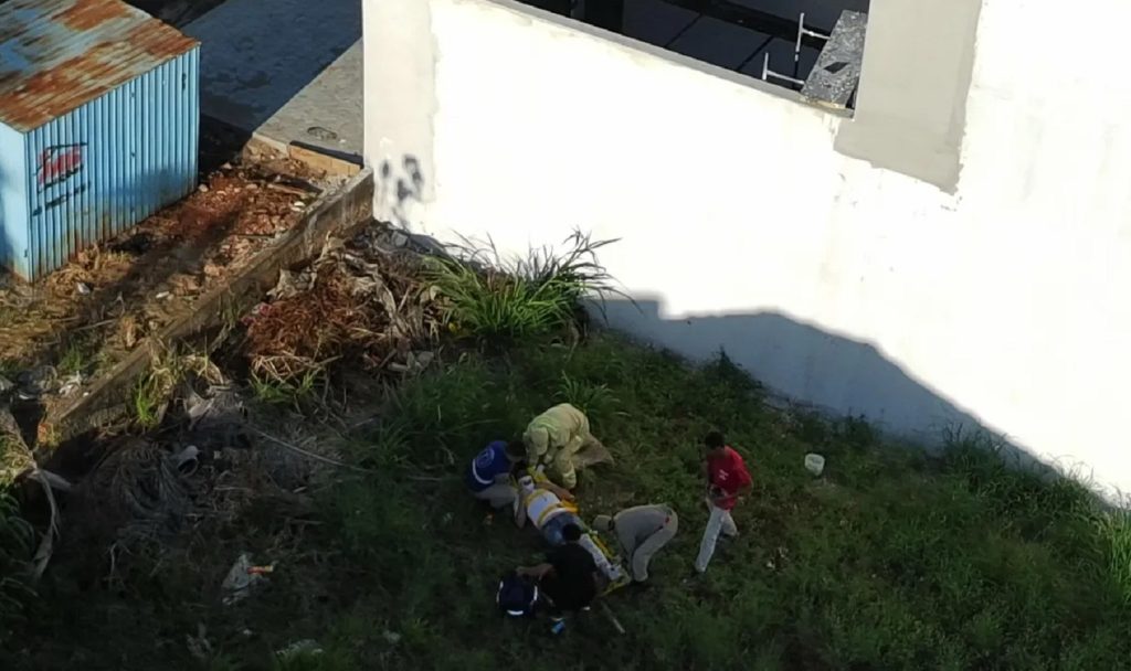 Trabalhador fica ferido após cair de andaime de 4 metros em Apucarana