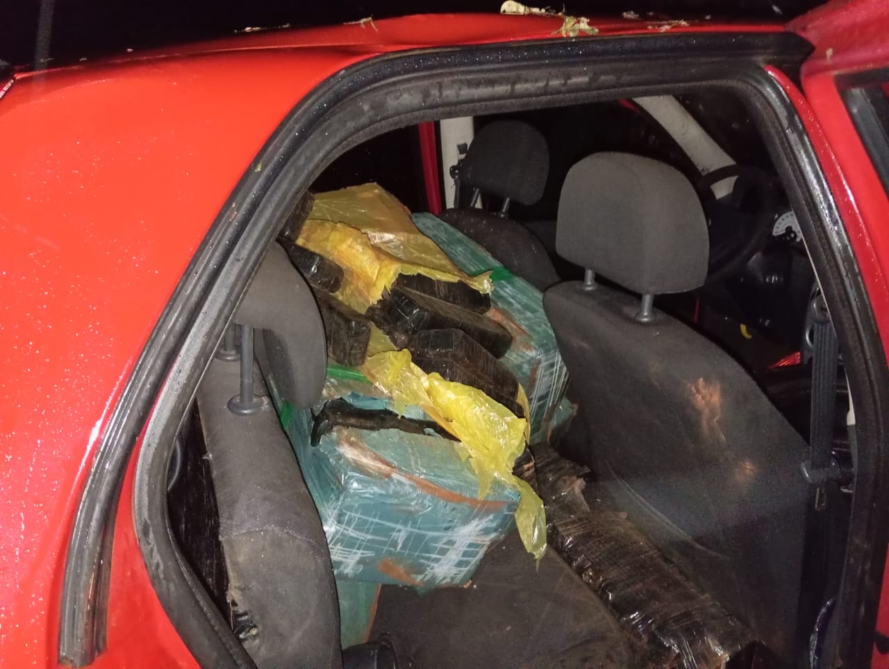 Cascavelense capota carro com 250 kg de maconha e é preso em Santa Catarina