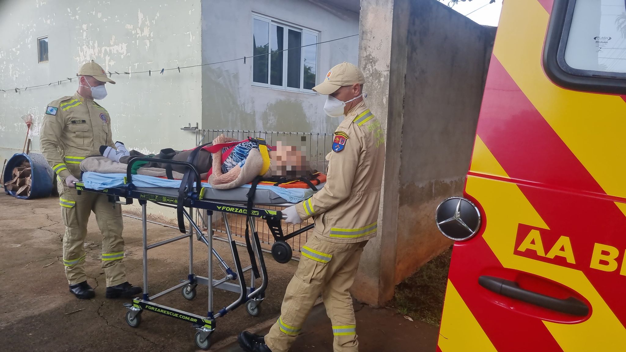 Acidente doméstico deixa idosa de 90 anos de idade ferida