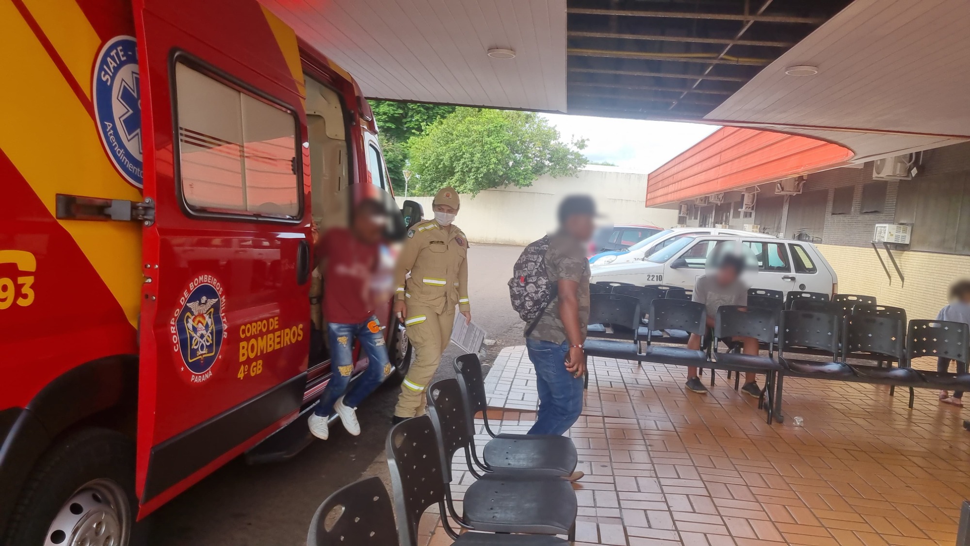 Menino é socorrido com ferimento na cabeça após acidente com colega na Rua Xavantes