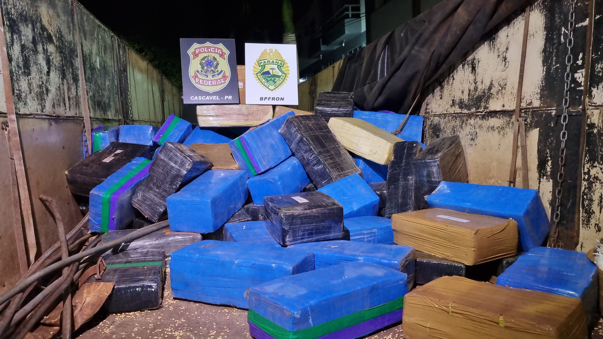 Carga de maconha apreendida é encaminhada para a Polícia Federal