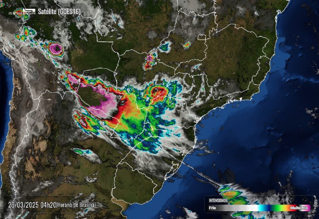 Previsão de clima abafado e pancadas de chuva neste sábado em Cascavel