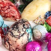 Imagem referente a Alta mundial do cacau impacta custos do chocolate e vendas da Páscoa