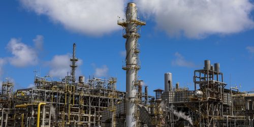 Petrobras amplia capacidade de produção da Refinaria Abreu e Lima Imagem referente a Petrobras amplia capacidade de produção da Refinaria Abreu e Lima