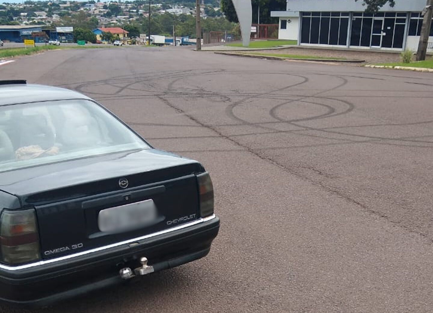 Motorista de Omega é flagrado realizando manobras perigosas às margens da BR-277, em Cascavel