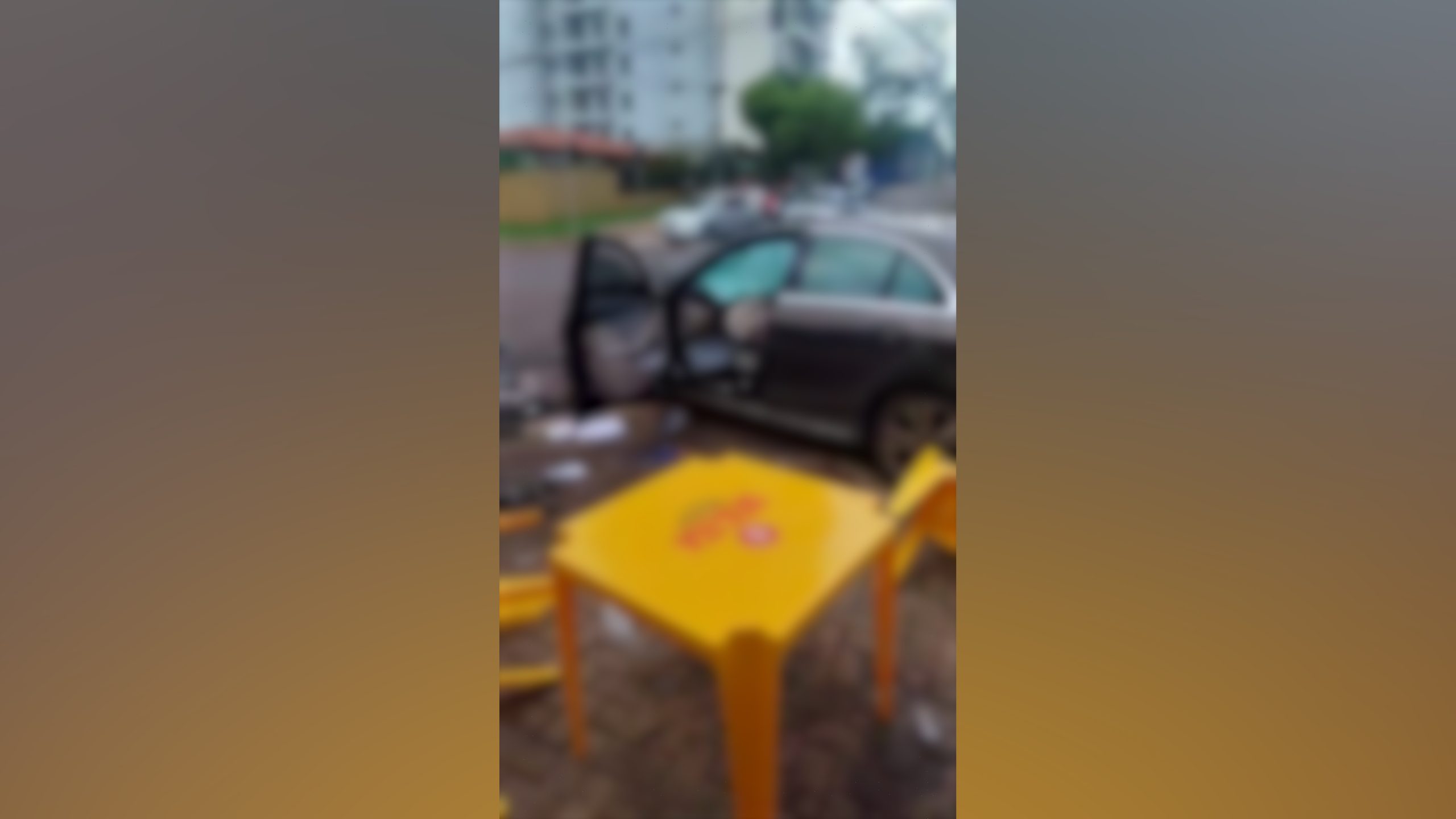 Vídeo mostra movimentação em bar logo após carro invadir o estabelecimento