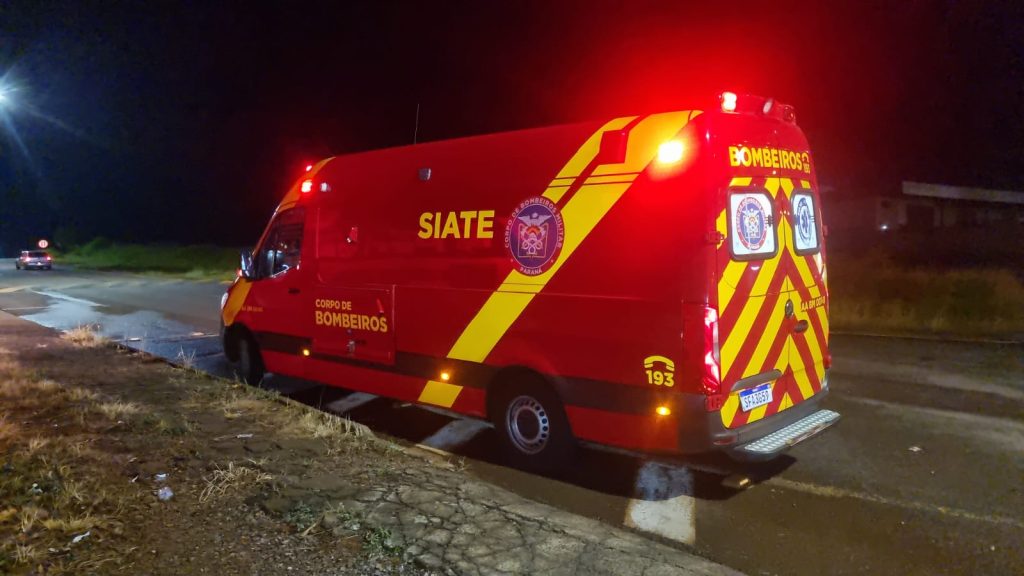 Jovem fica ferida após sofrer queda de moto na Av. Rocha Pombo