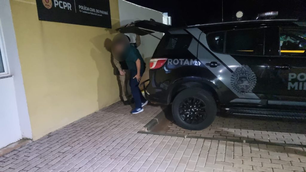 Casal é detido com carro furtado em Boa Vista da Aparecida e levado à delegacia de Cascavel