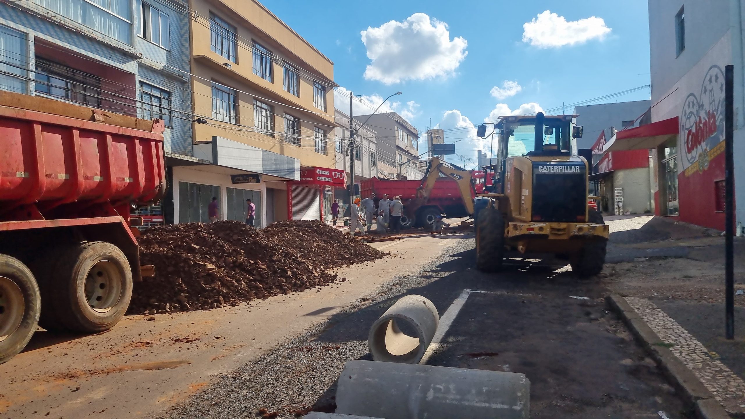 Motoristas devem evitar Rua Rio Grande do Sul devido a obras