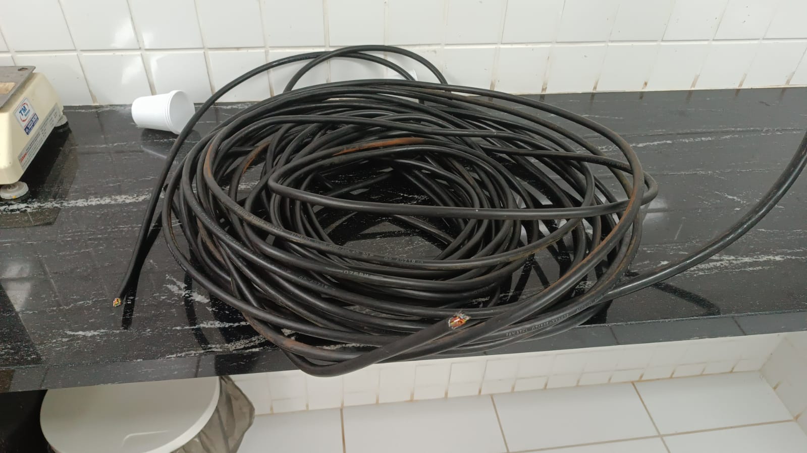 Ação rápida da PM impede furto de fios em andamento no Centro