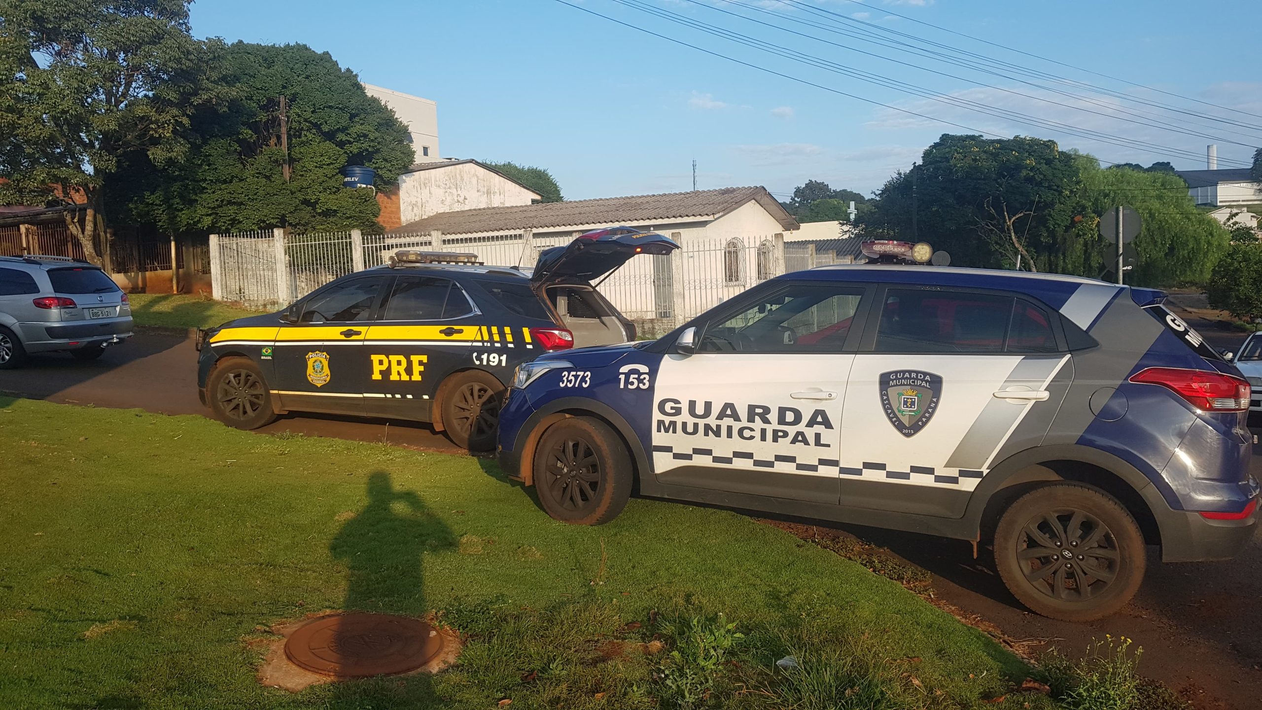 PRF e GM localizam casa onde eram armazenados cigarros contrabandeados em Cascavel