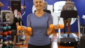 Musculação protege cérebro de idosos contra demência, diz estudo
