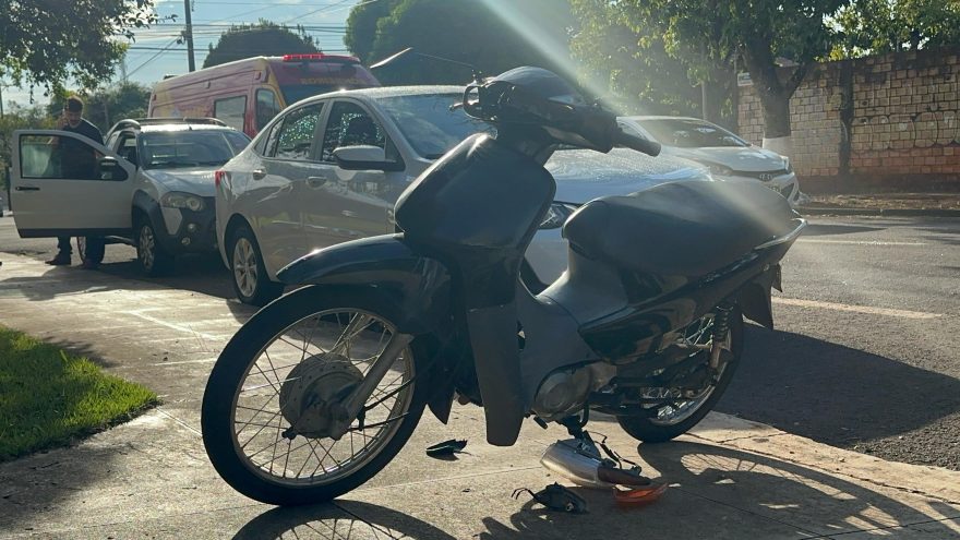 Colisão entre Strada e Honda Biz deixa jovem ferida no São Cristóvão