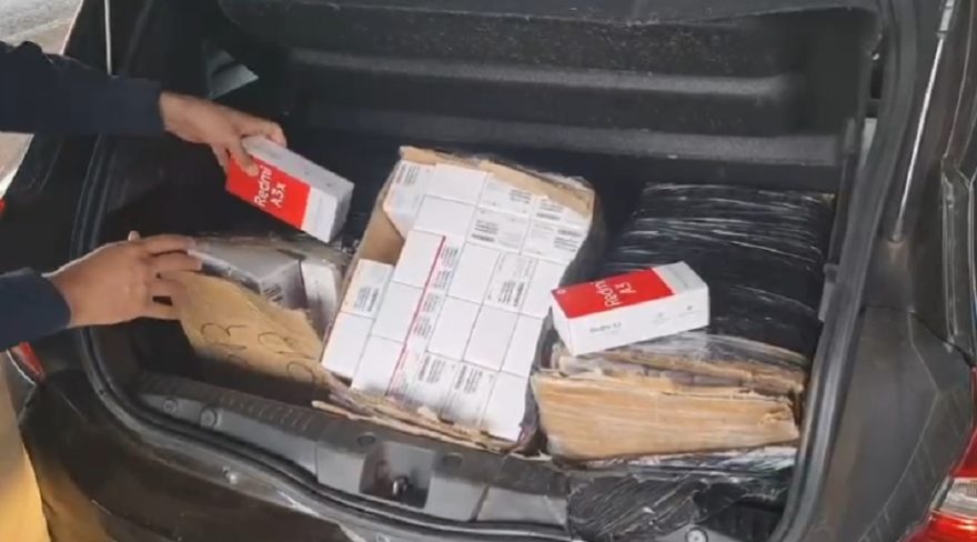 Casal é flagrado com 150 celulares em abordagem da PRF em Cascavel