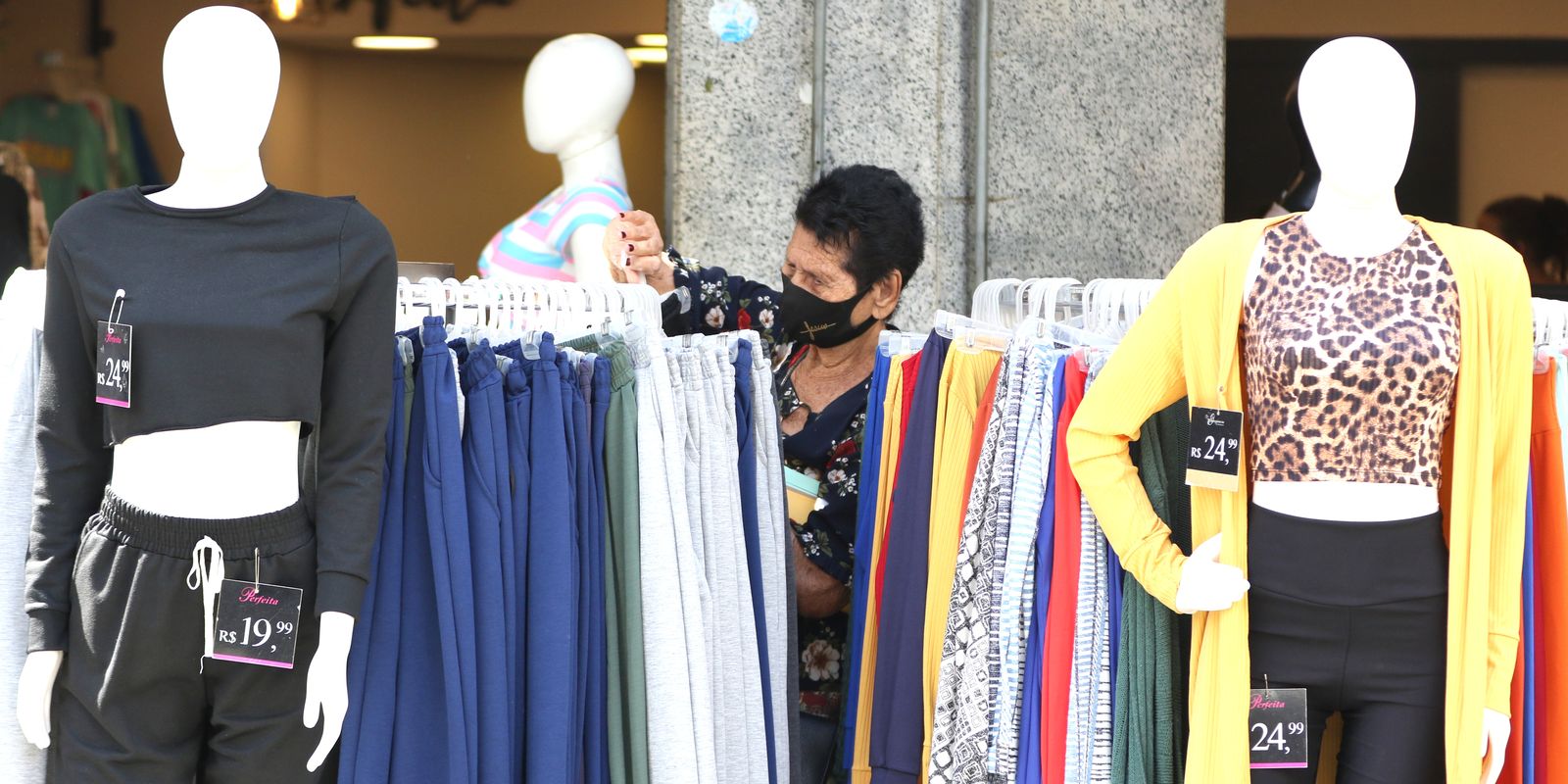Brasil descarta 4 milhões de toneladas de resíduos têxteis por ano Brasil descarta 4 milhões de toneladas de resíduos têxteis por ano