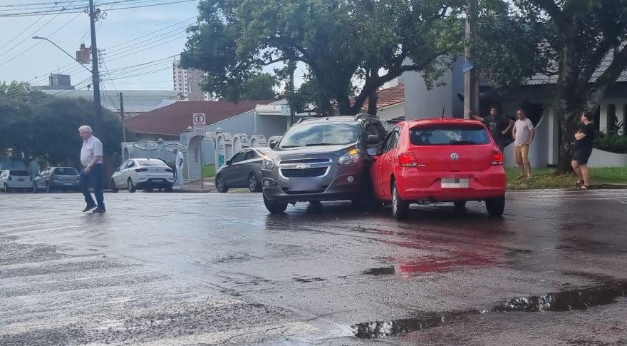 Acidente entre Gol e Spin é registrado na Rua Sete de Setembro