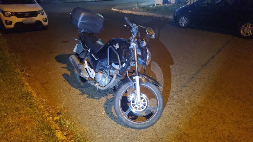 Carro e moto se envolvem em acidente no Bairro Brasmadeira