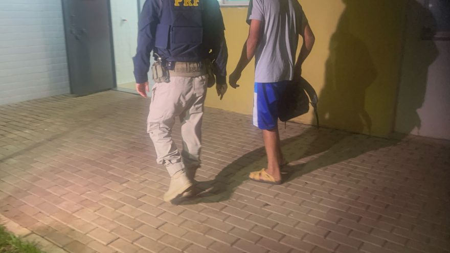 Após quase bater em moto, motorista é preso por embriaguez na BR-277