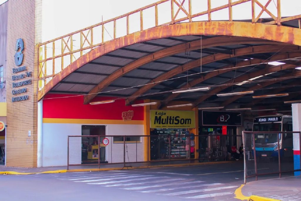 Idoso é atendido duas vezes pelo Siate após quedas seguidas no Terminal Urbano de Apucarana