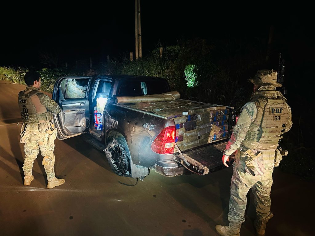 PRF intercepta Hilux clonada e apreende 1,4 tonelada de maconha em Lindoeste