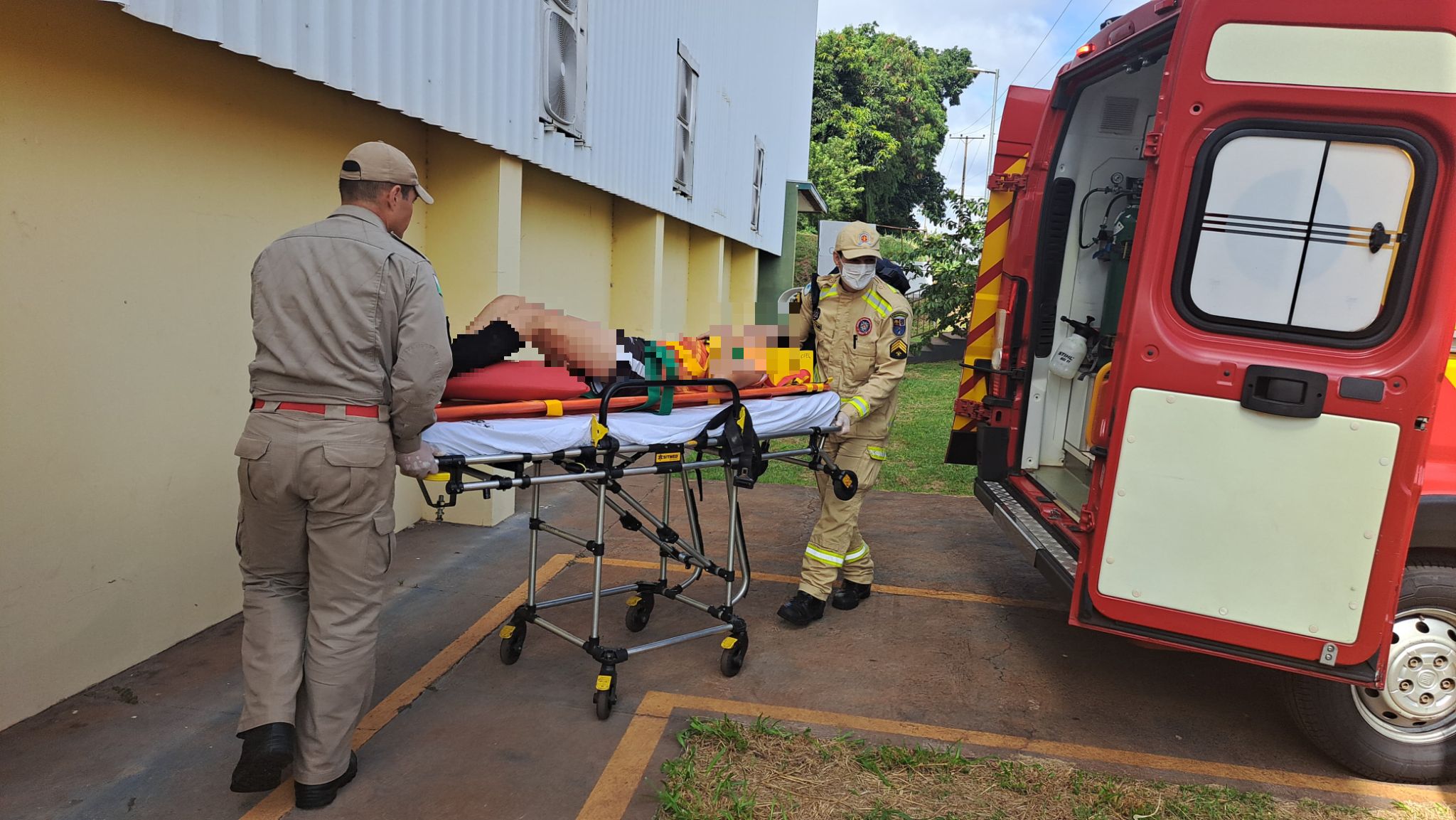 Adolescente é socorrido pelo Siate após machucar o joelho