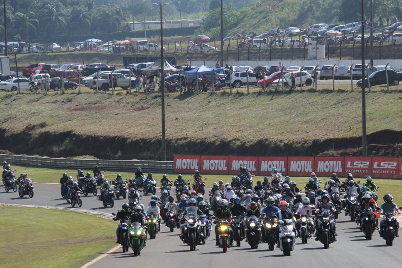 Mais de 130 pilotos alinham seus grids para a abertura do Moto 1000GP em Cascavel