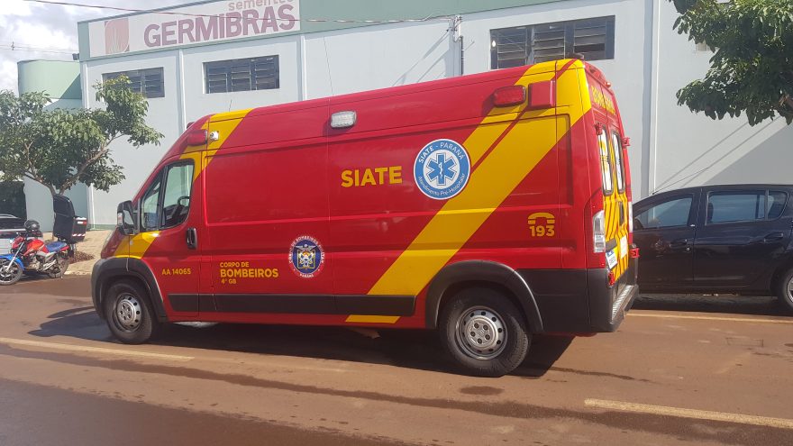 Motociclista é socorrido pelo Siate após acidente na Rua Vitória
