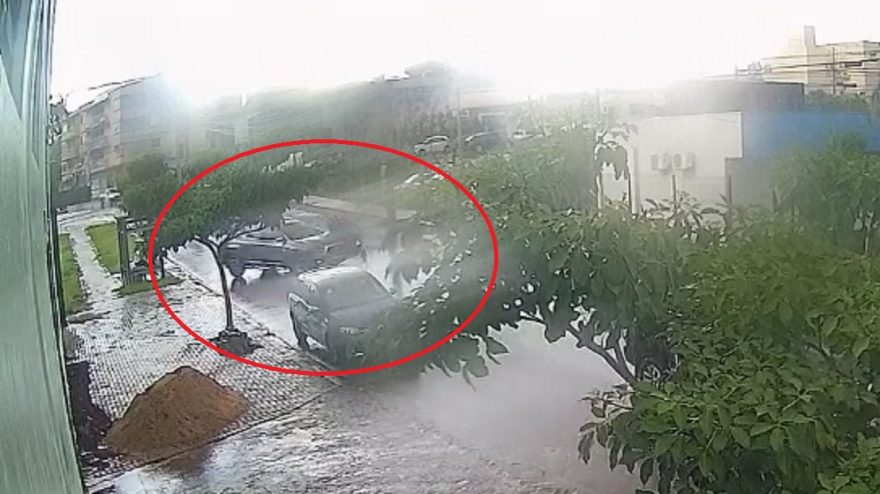 Câmera flagra acidente na Rua Vitória que deixou motociclista ferido