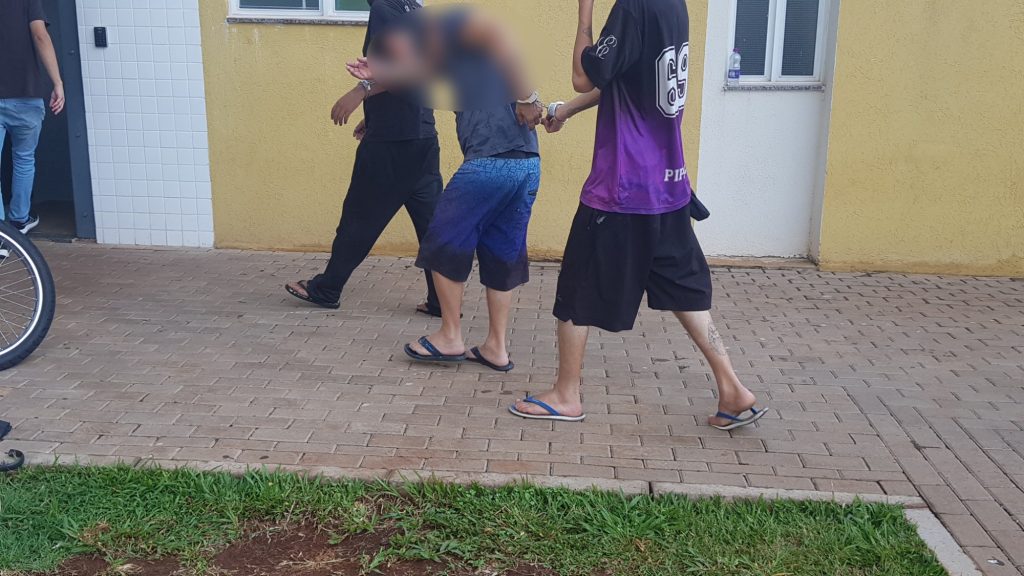 Polícia Civil prende três pessoas envolvidas com venda de drogas no Consolata