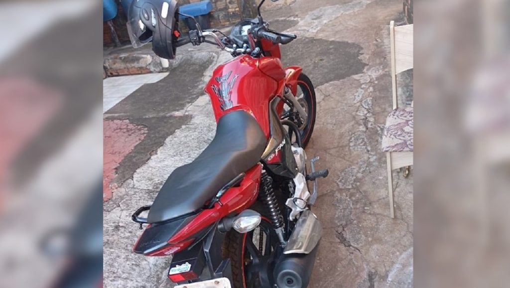 Motocicleta Honda Fan, placa BBS-3B32, foi furtada no bairro Neva