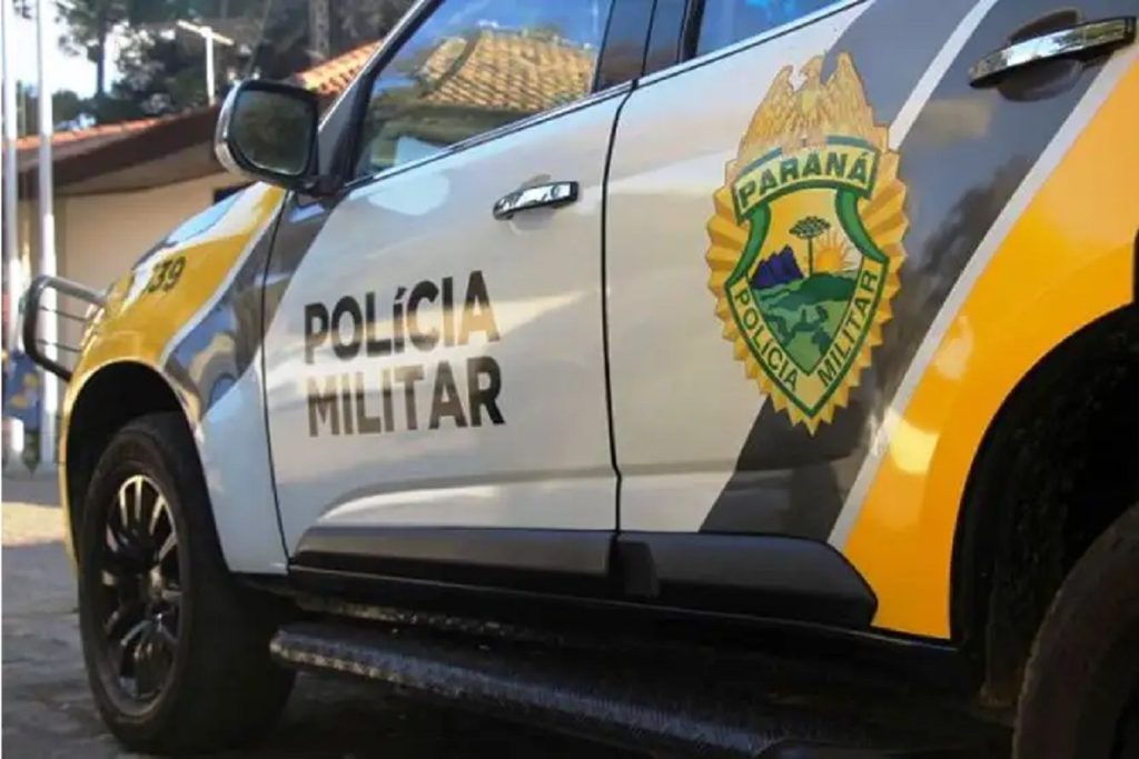 Ambulante se nega a devolver dinheiro de idosa deixado cair na rua