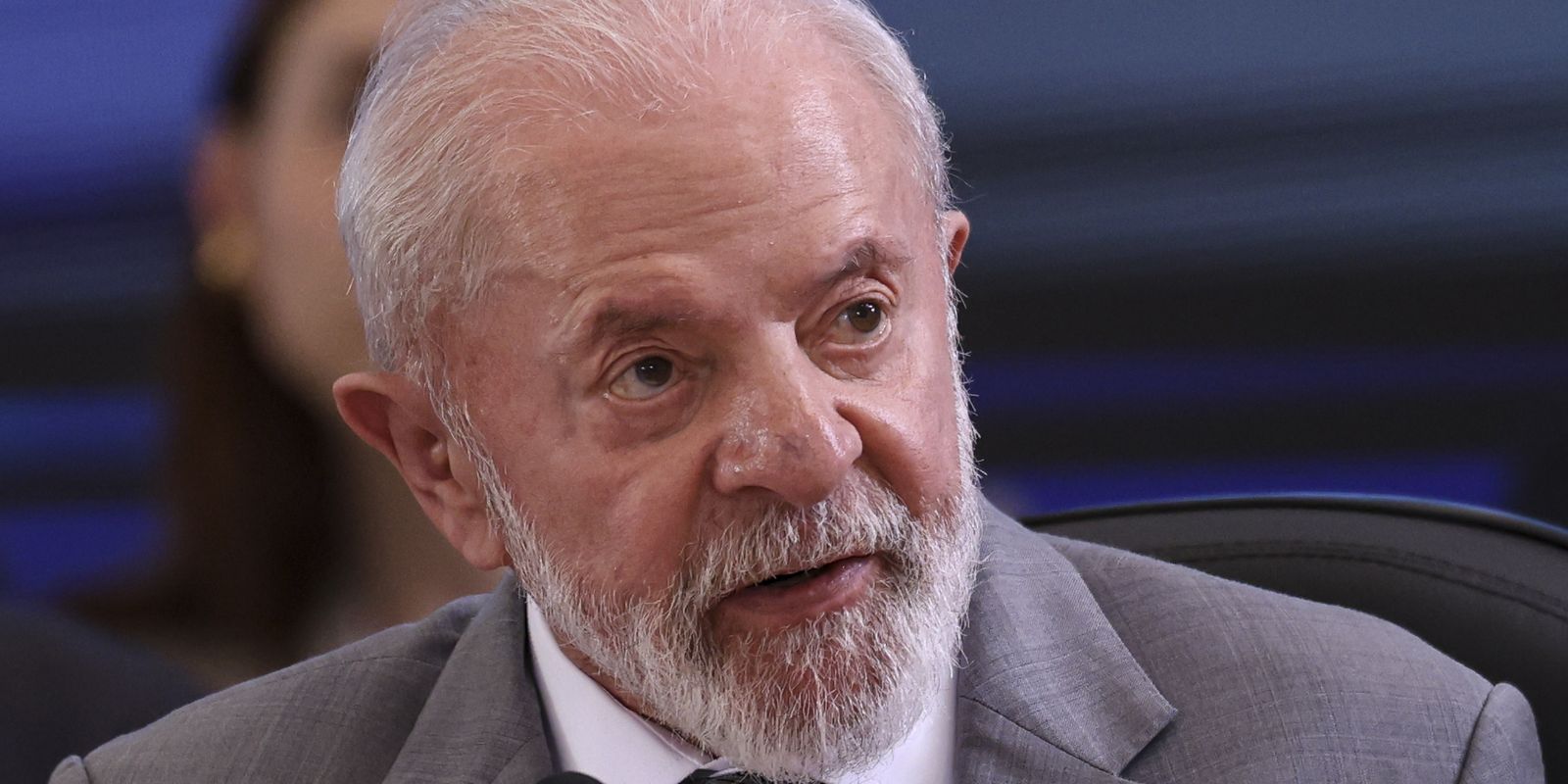Lula diz que governo tomará medidas para defender empresas nacionais Lula diz que governo tomará medidas para defender empresas nacionais