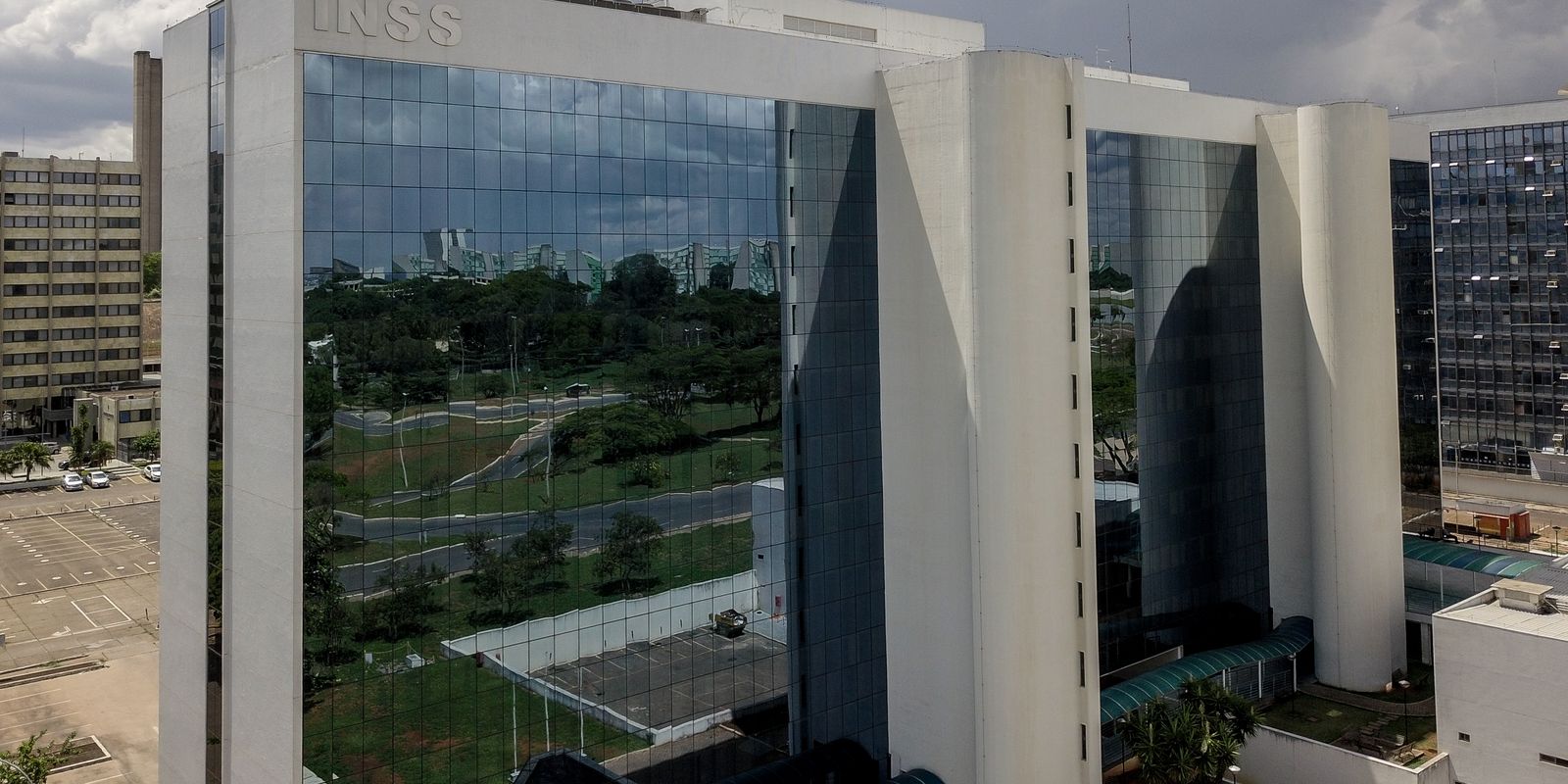 Governo antecipa 13º de aposentados do INSS para abril e maio Governo antecipa 13º de aposentados do INSS para abril e maio