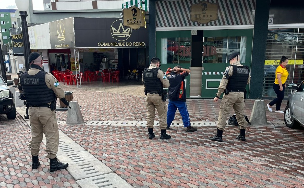 Balanço do 1º dia da Operação Vigilância: Seis pessoas presas, drogas e R$ 7.979 apreendidos