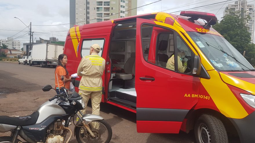 Homem cai de caminhão na Rua Tiradentes e fica ferido