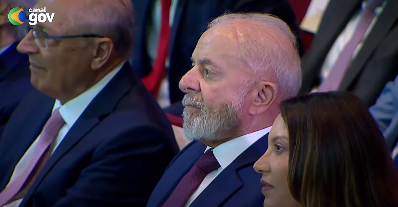 Ao vivo: Lula apresenta balanço otimista da gestão em meio a queda de popularidade e questionamentos sobre dados econômicos