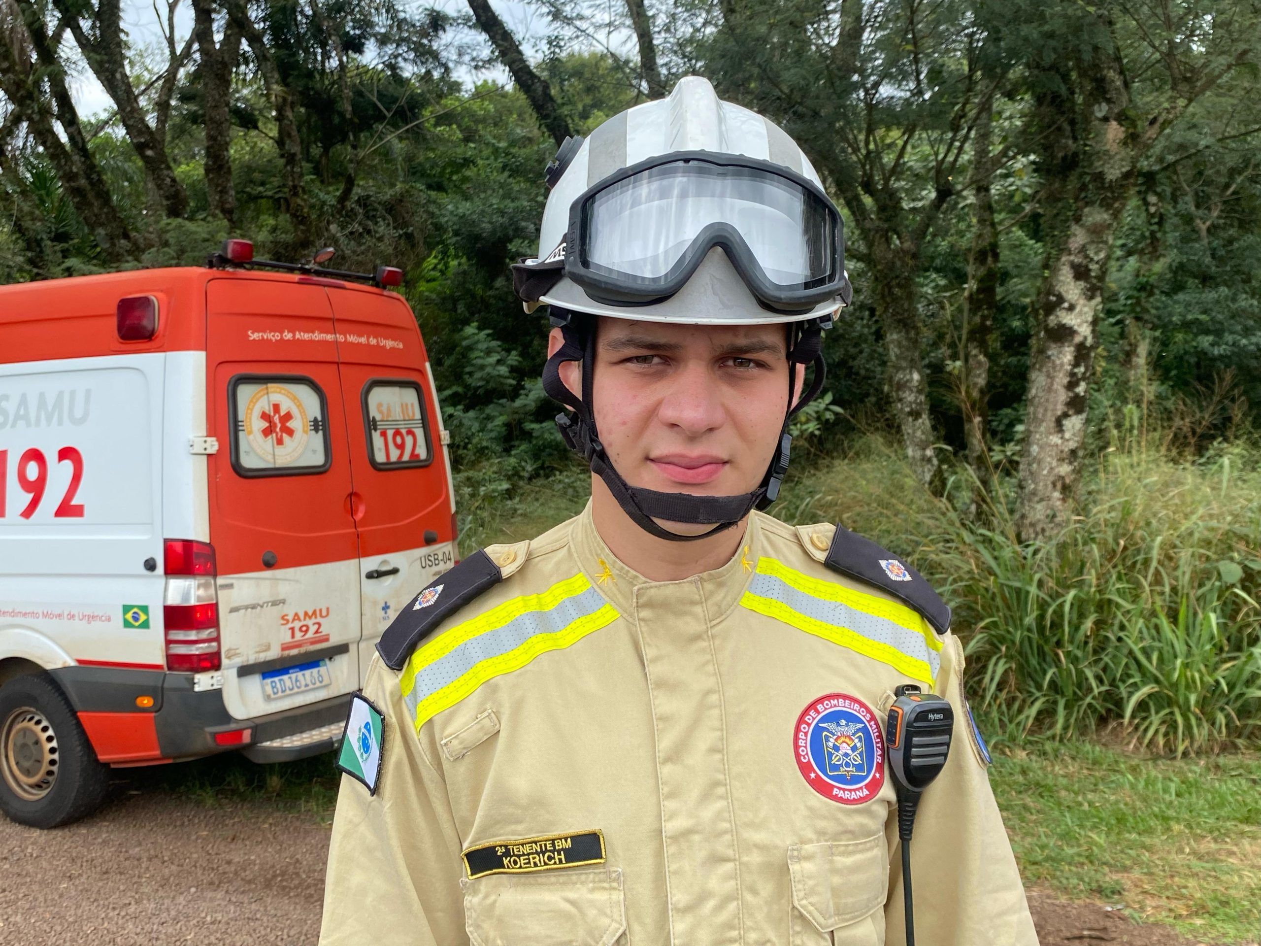 Oficial do Corpo de Bombeiros dá detalhes sobre forte colisão entre carro e caminhonete na BR-277