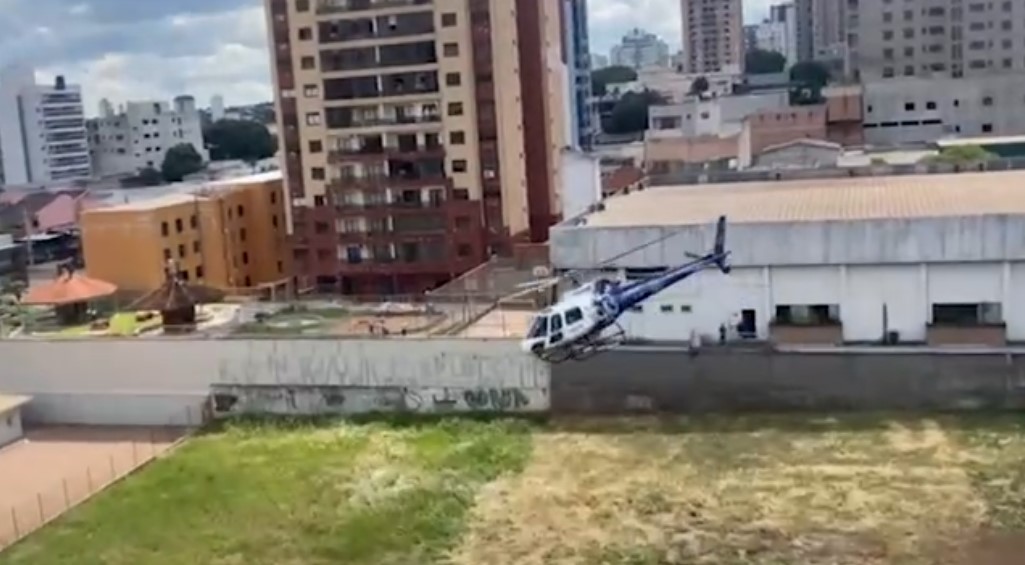 Idosa com hemorragia intracraniana é transferida de helicóptero de Foz do Iguaçu para Cascavel Idosa com hemorragia intracraniana é transferida de helicóptero de Foz do Iguaçu para Cascavel