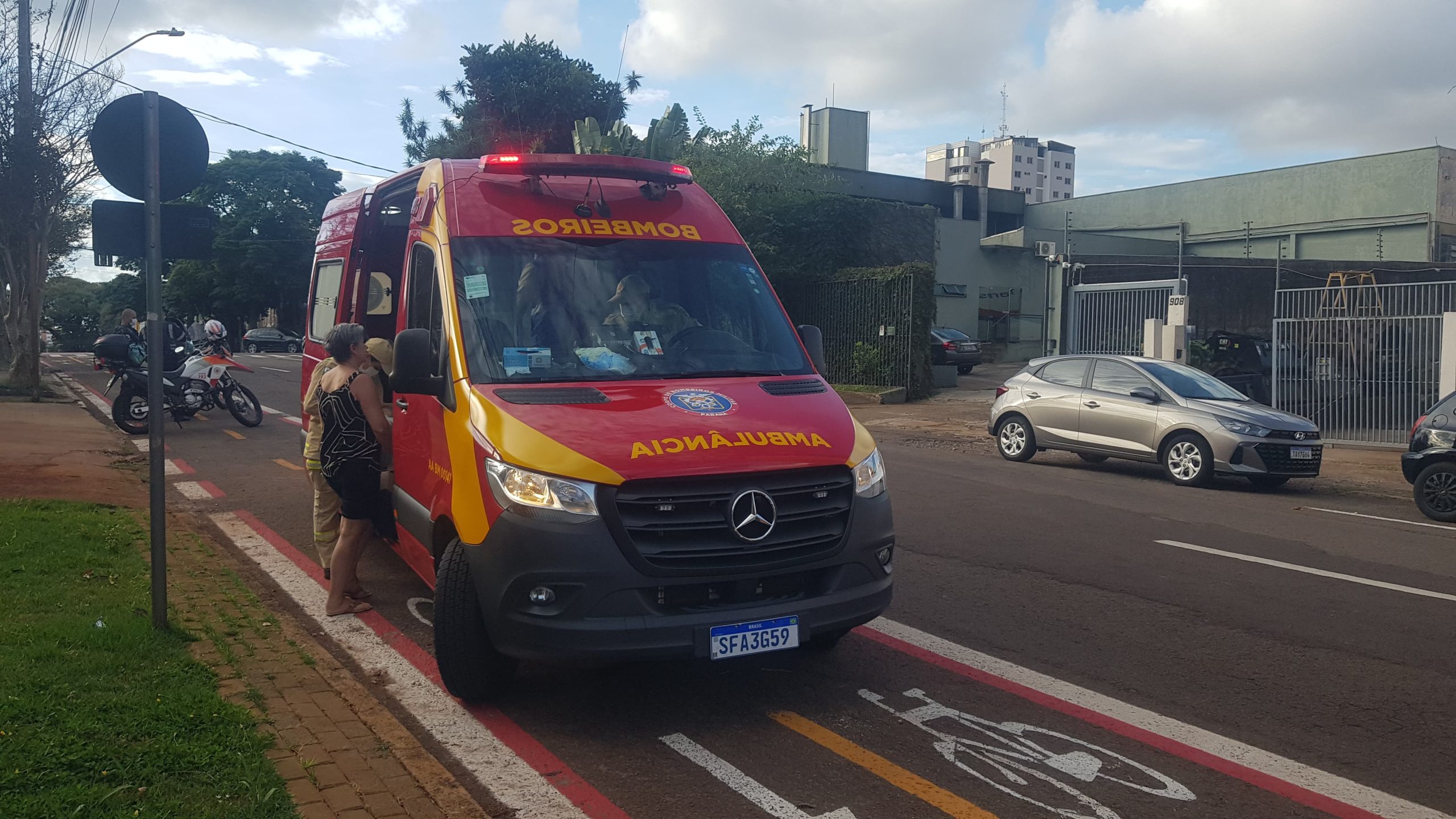 Homem é socorrido após ser encontrado caído na Rua Vicente Machado Homem é socorrido após ser encontrado caído na Rua Vicente Machado