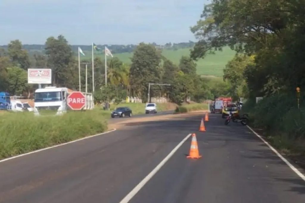 Acidente deixa uma pessoa gravemente ferida na PR-082, em Cidade Gaúcha