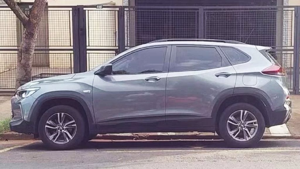 Menino de três anos morre após ser esquecido dentro do carro pela tia que o levaria à creche