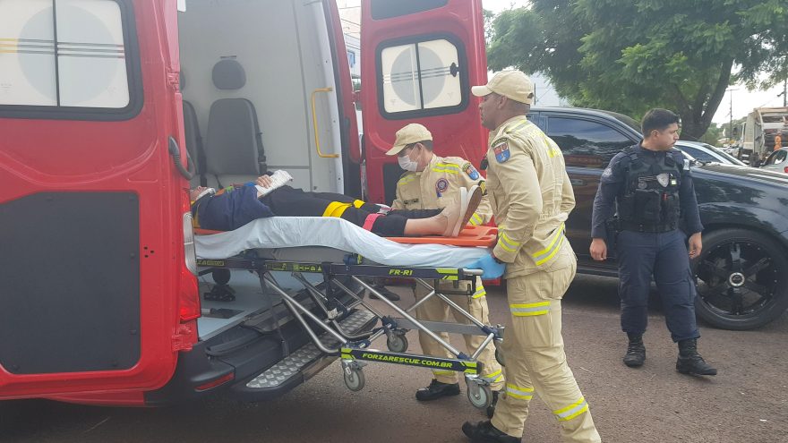 Motociclista quebra o braço em acidente no Bairro Pacaembu