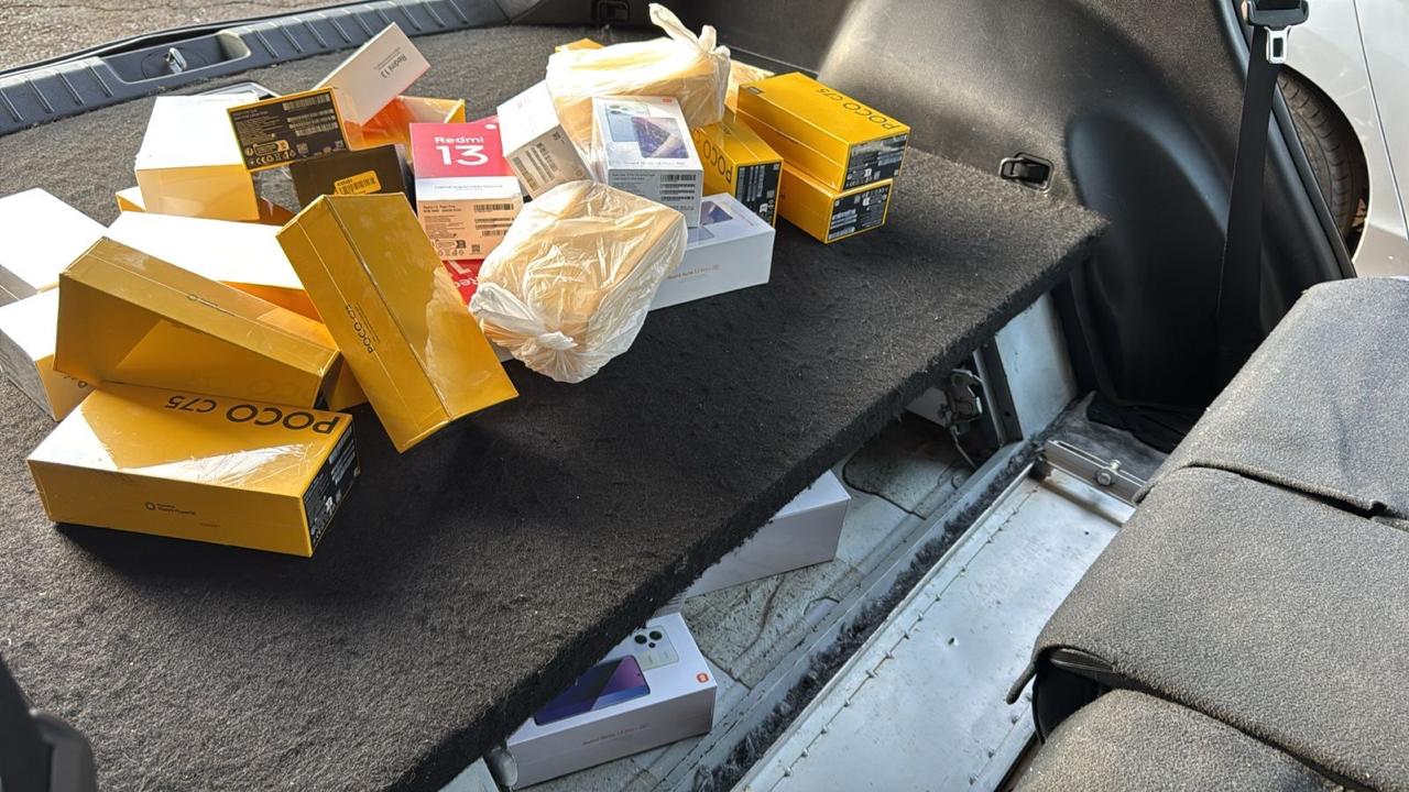 Carga de celulares que seria trazida a Cascavel é encontrada em fundo falso