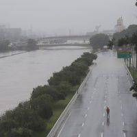Imagem referente a Fortes chuvas atingem São Paulo e alagam ruas