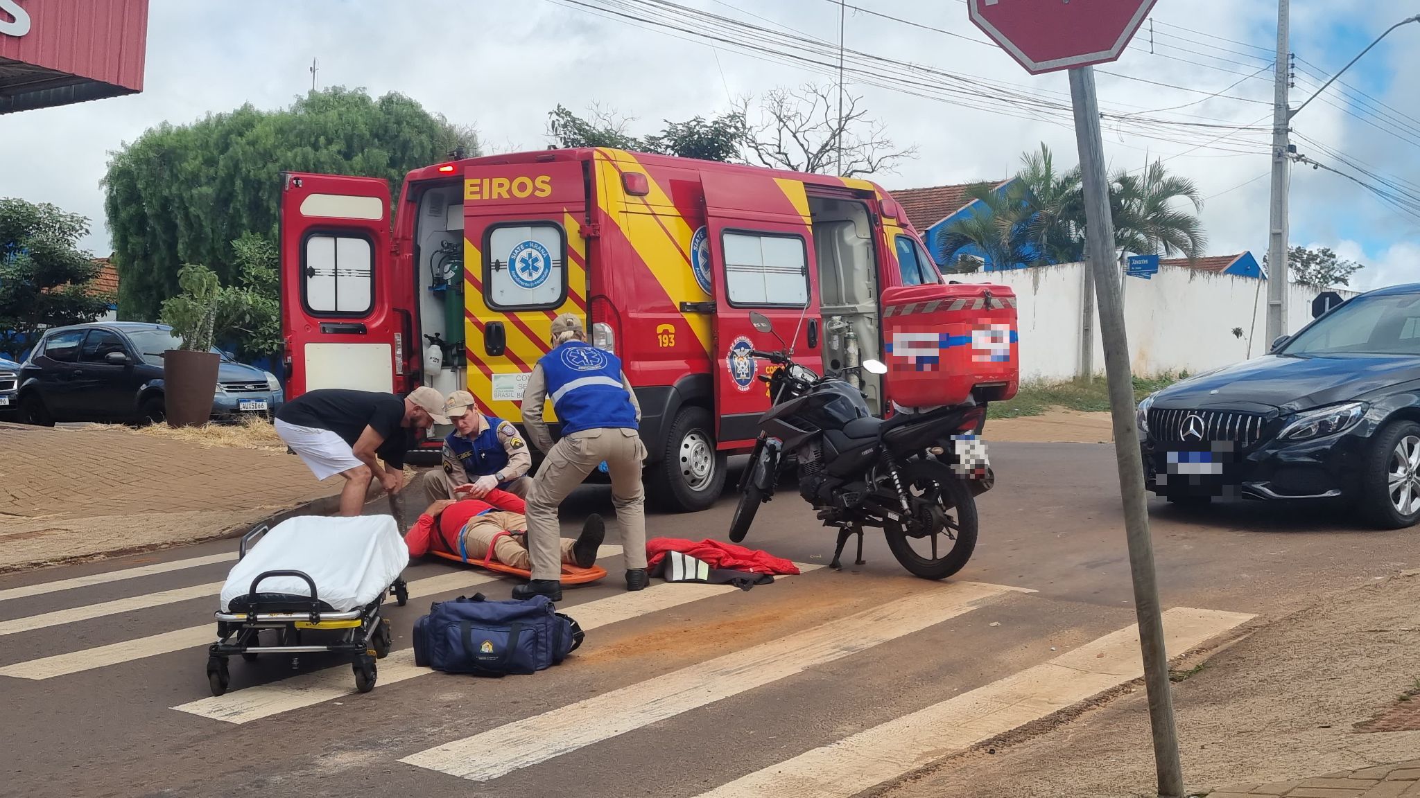 Entregador fica ferido em acidente de trânsito no Santa Cruz