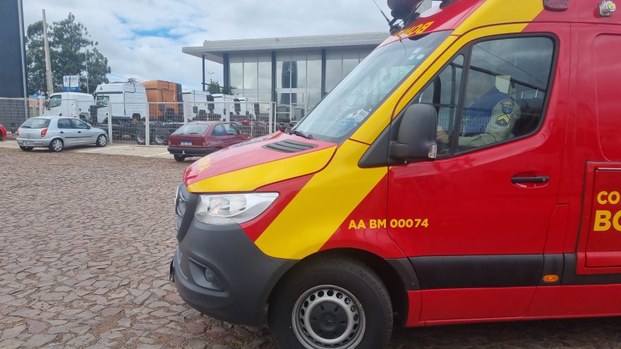 Vítima de queda é socorrida pelo Siate na BR-277, em Cascavel