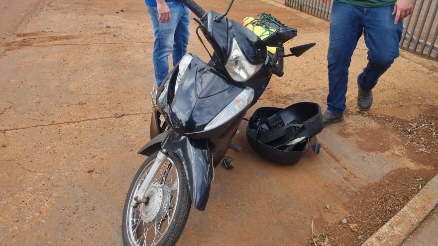 Motociclista é socorrido pelo Siate após acidente na rua Rio da Paz